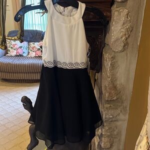 Elegant Black and White Kids Dress size 7 new tags